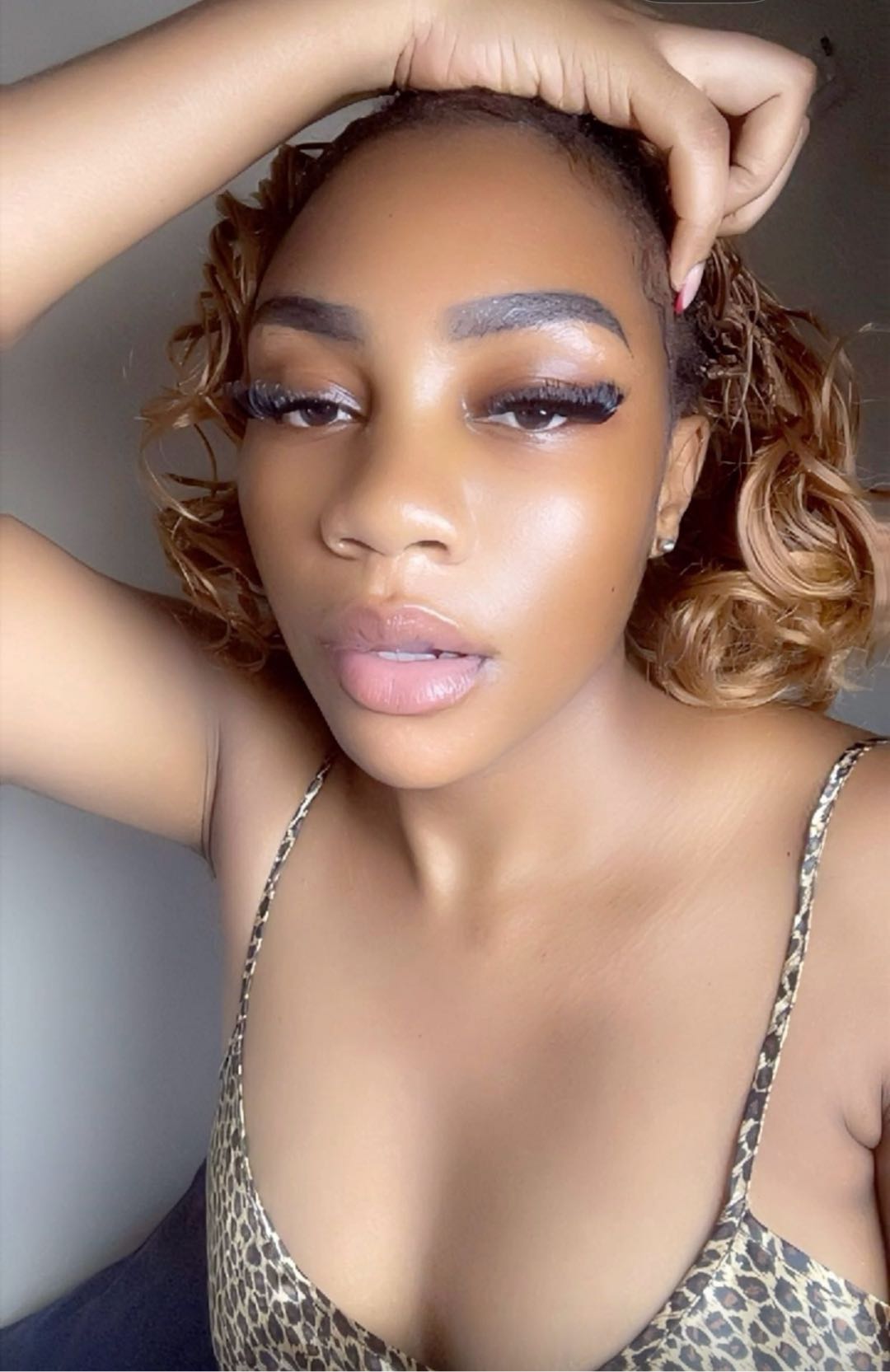 Bella from Nigeria, chat with girls online on PeacHub