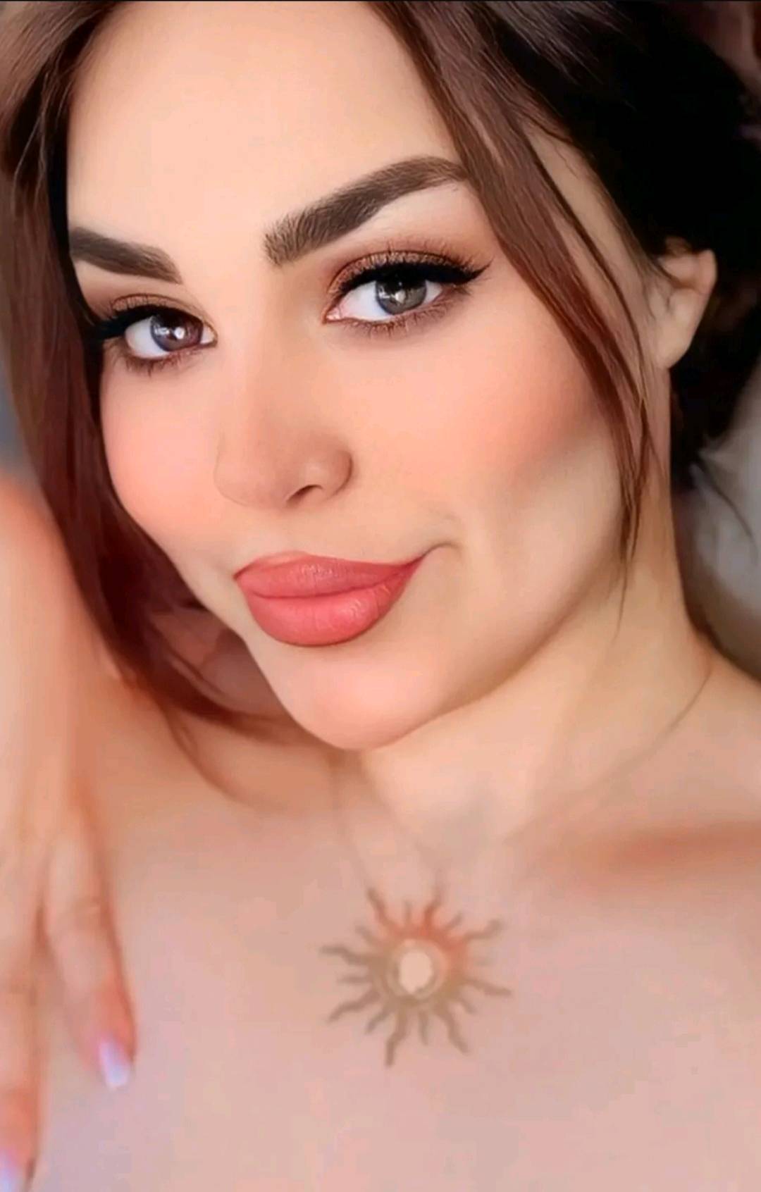 Qamar from Syria, one of the women in random girl chat on PeacHub