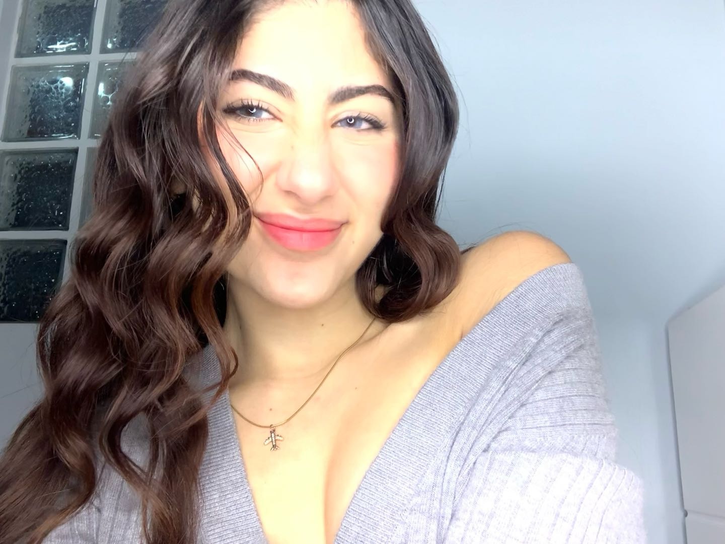 Camila from Peru, one of the people you meet on PeacHub, one at a time