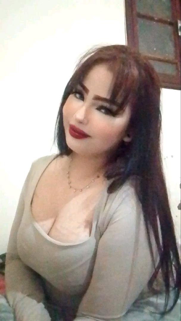 Sarita from Morocco, online for a late-night 1-on-1 video chat