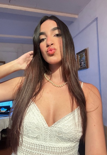 Valen from Venezuela, waiting on the PeacHub hub for a random 1-on-1 video chat