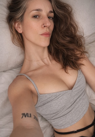 Skyla from Argentina, on camera for a random video chat with nothing to install