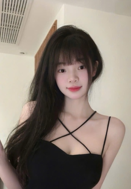 Linnaa from Vietnam, on a live 1-on-1 video chat on PeacHub