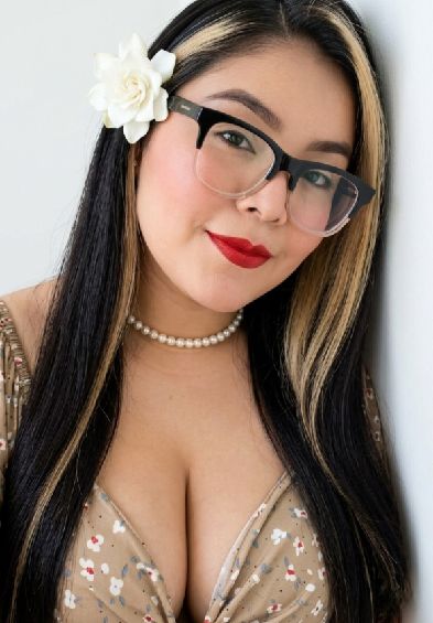 Rosita from Venezuela, one shuffle away in a random 1-on-1 video chat