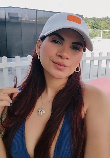 Vickely from Venezuela, on PeacHub for a late-night 1-on-1 chat