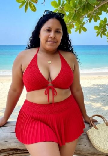 Mia from Venezuela, on a live 1-on-1 video chat on PeacHub