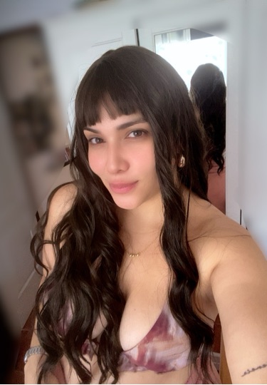 EvaLuna from Spain, on PeacHub for a chat by text, voice or video