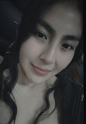 Pretty from Bolivia, online for a private late video chat