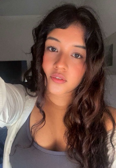 Tays from Italy, on PeacHub for a chat by text, voice or video