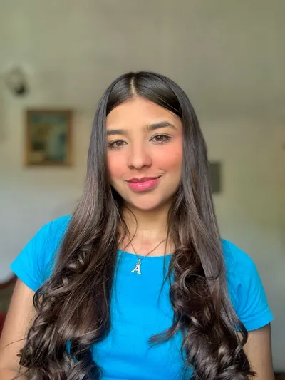 Ciela from Venezuela, on camera for a random video chat with nothing to install