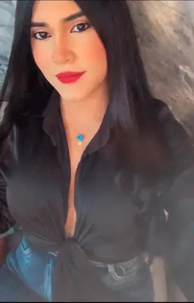 Reni from Venezuela, reachable on PeacHub by text, voice or video chat