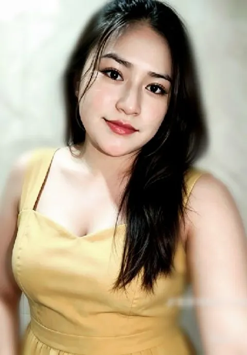 Zhintia from Bolivia, one of the women in random girl chat on PeacHub
