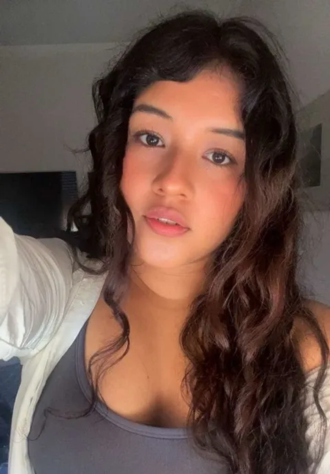 Tays from Italy, on PeacHub for a chat by text, voice or video