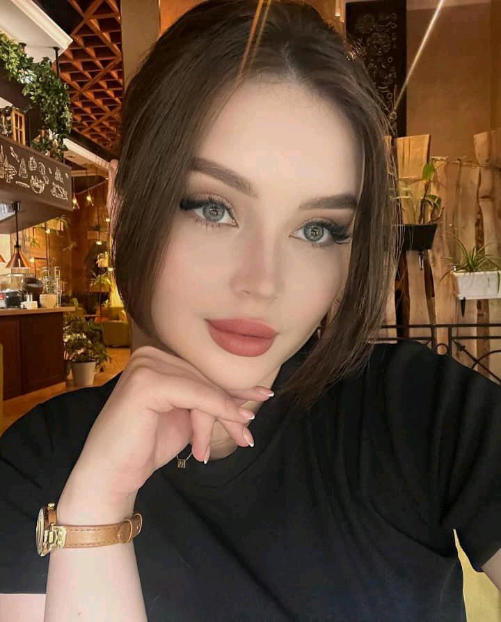 Seelina from Syria, on a live 1-on-1 video chat on PeacHub