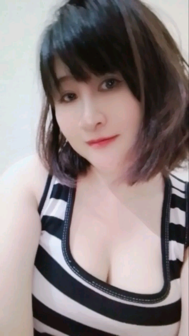 Lucky from Vietnam, on camera for a random video chat, nothing installed